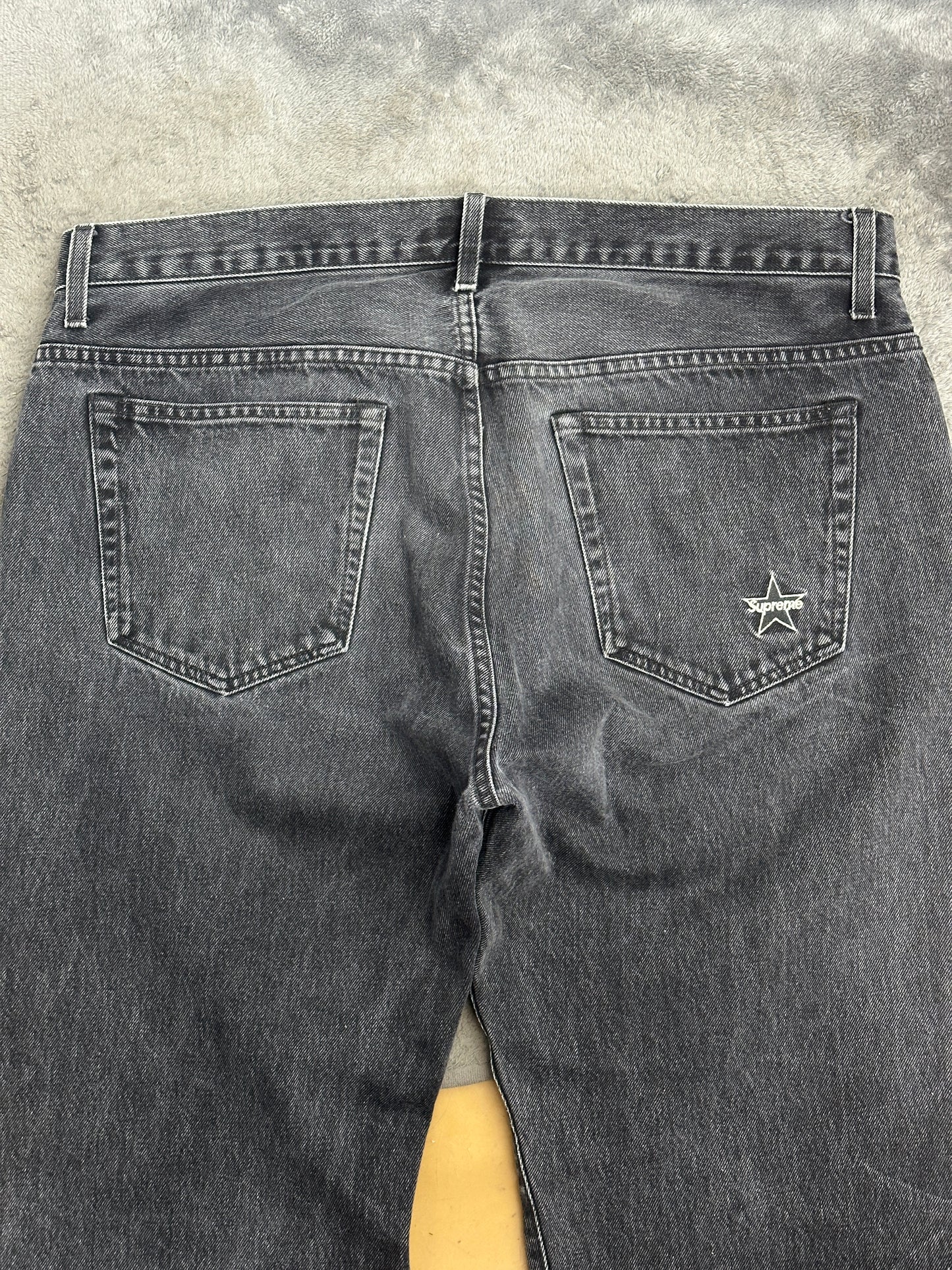 [36] Supreme Regular Jean Black