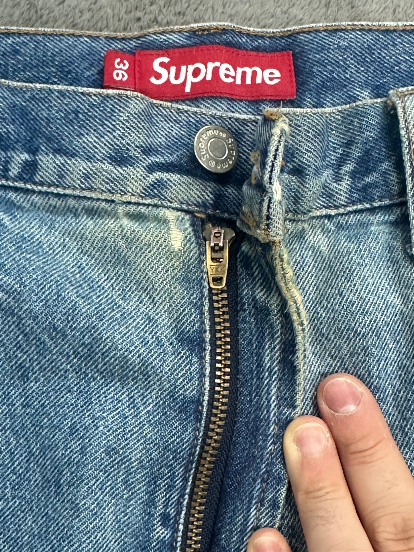 [36] Supreme Baggy Jeans