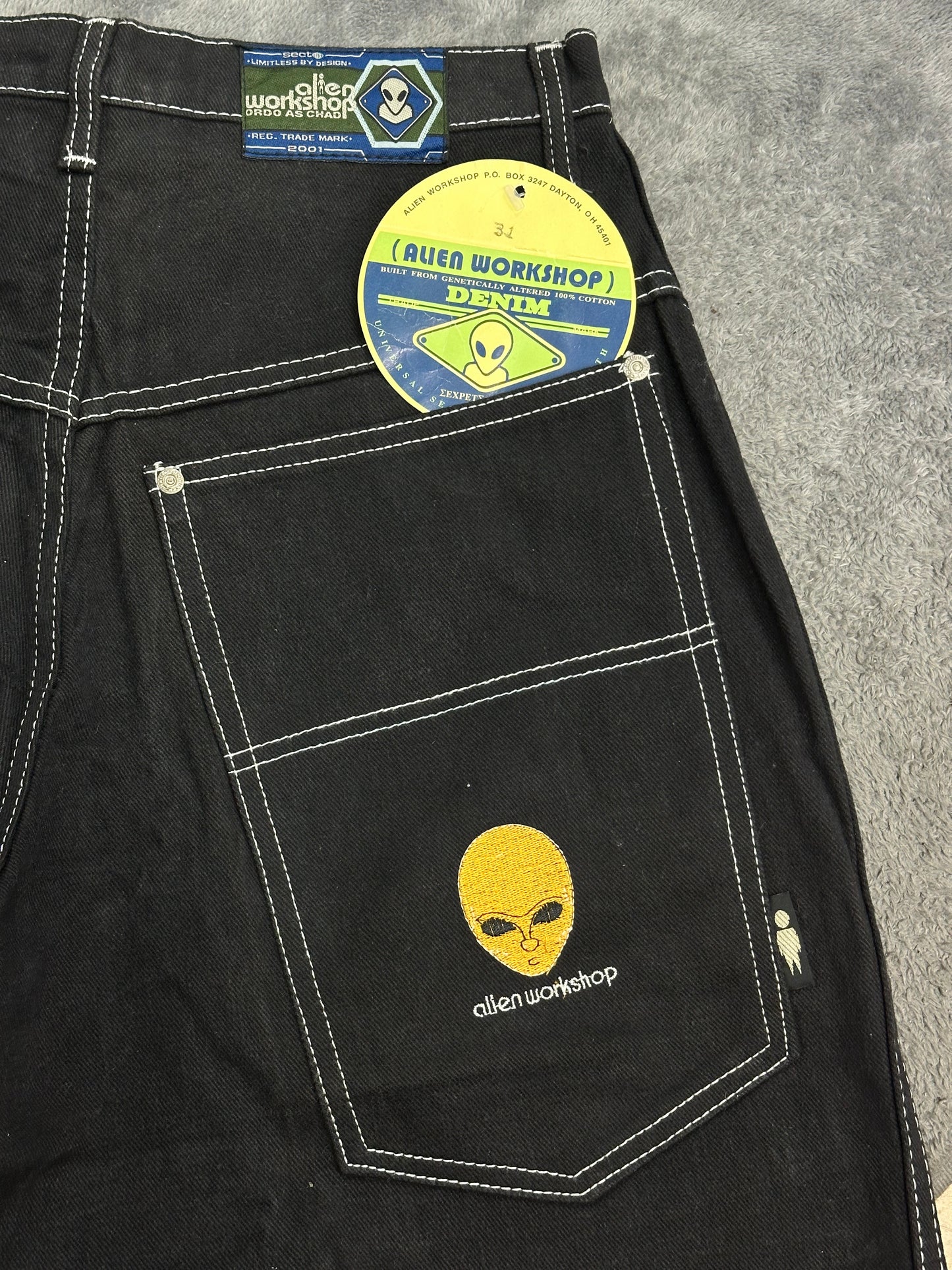 [31] 2001‘ Alien Workshop Denim Shorts