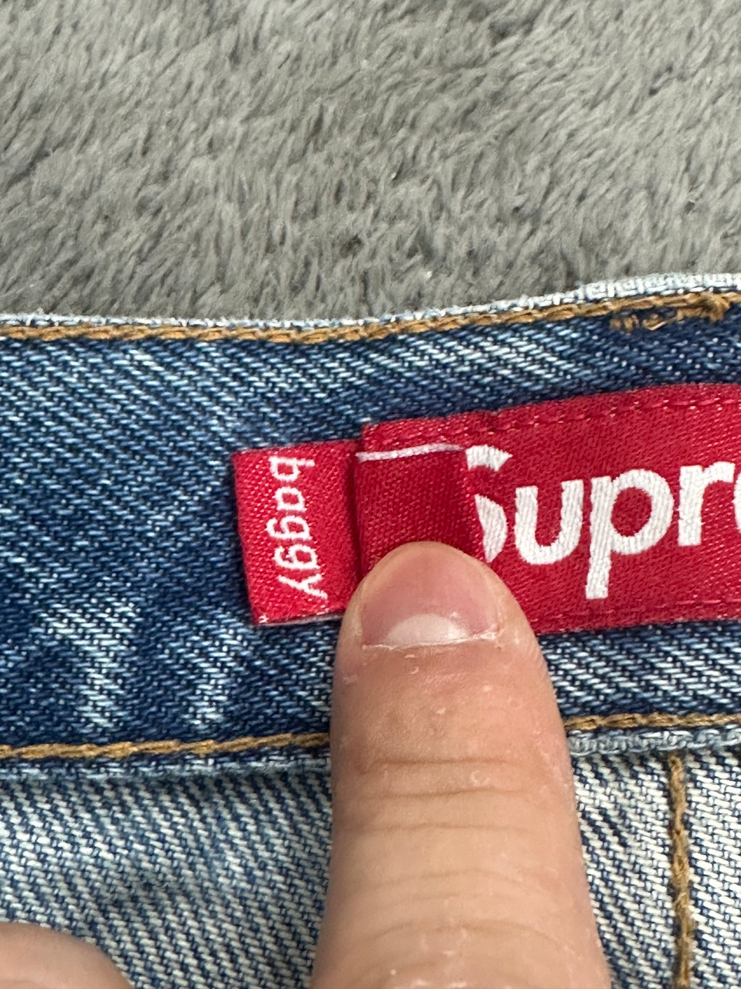 [36] Supreme Baggy Jeans