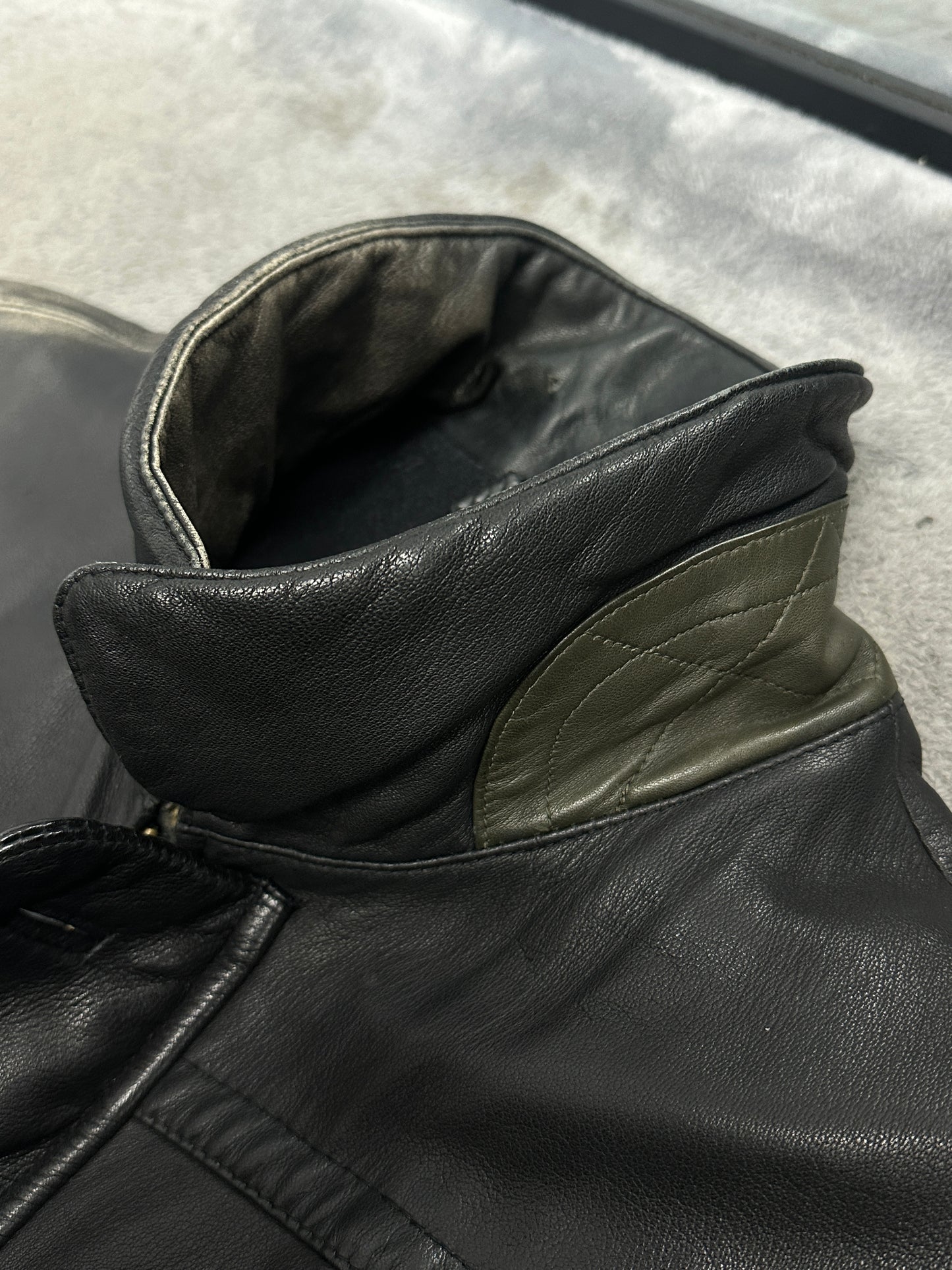 [54] 80s HUGO BOSS Leather Car Coat
