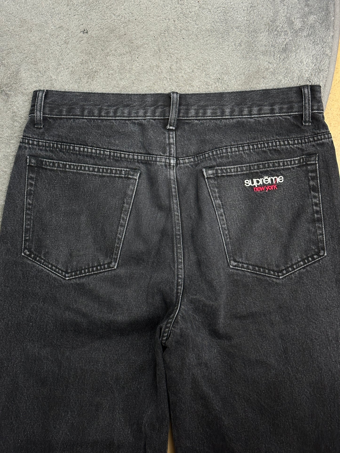 [34] Supreme Baggy Jeans Black