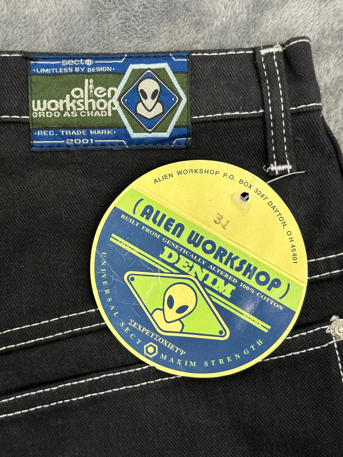 [31] 2001‘ Alien Workshop Denim Shorts