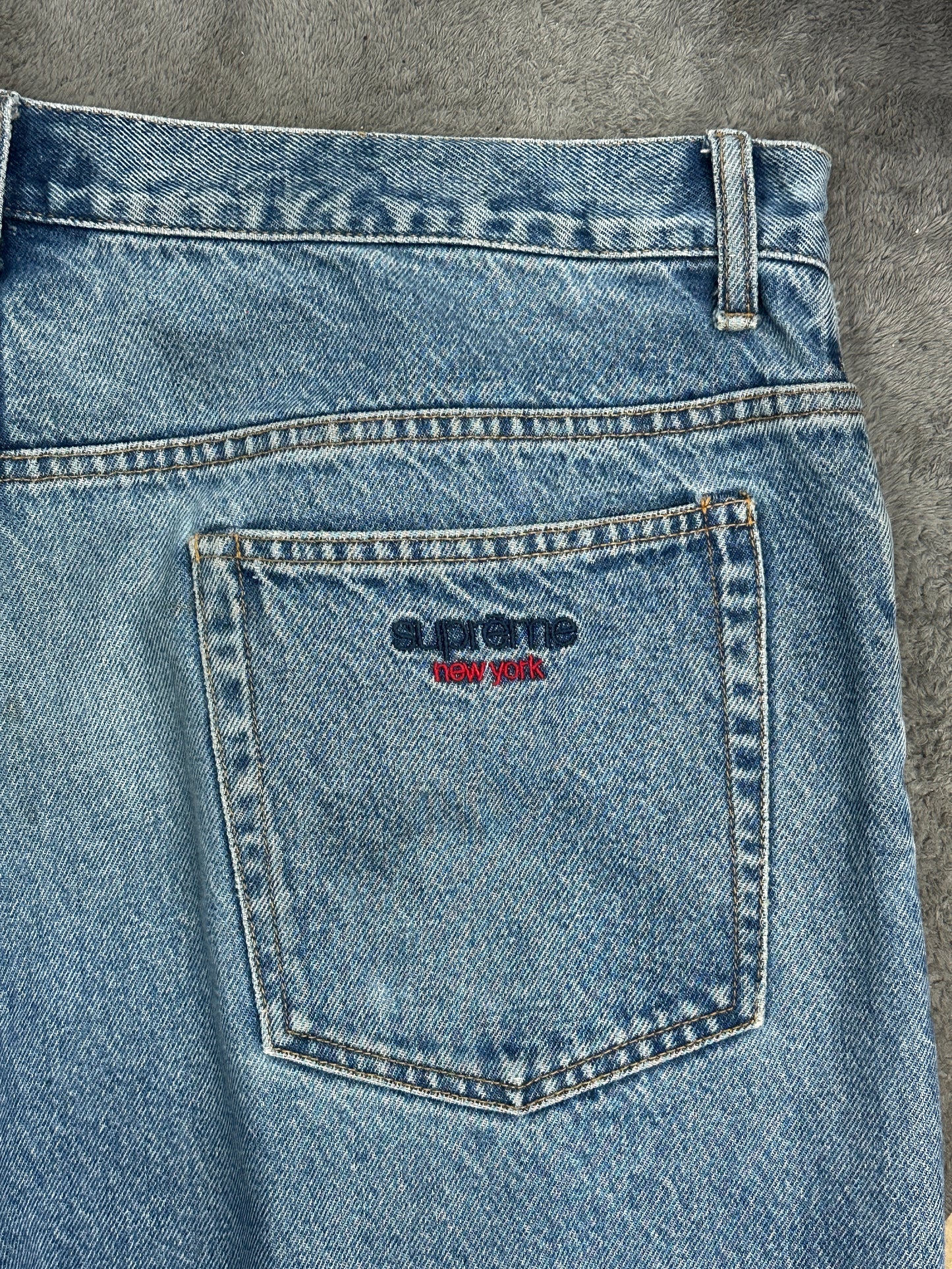 [36] Supreme Baggy Jeans