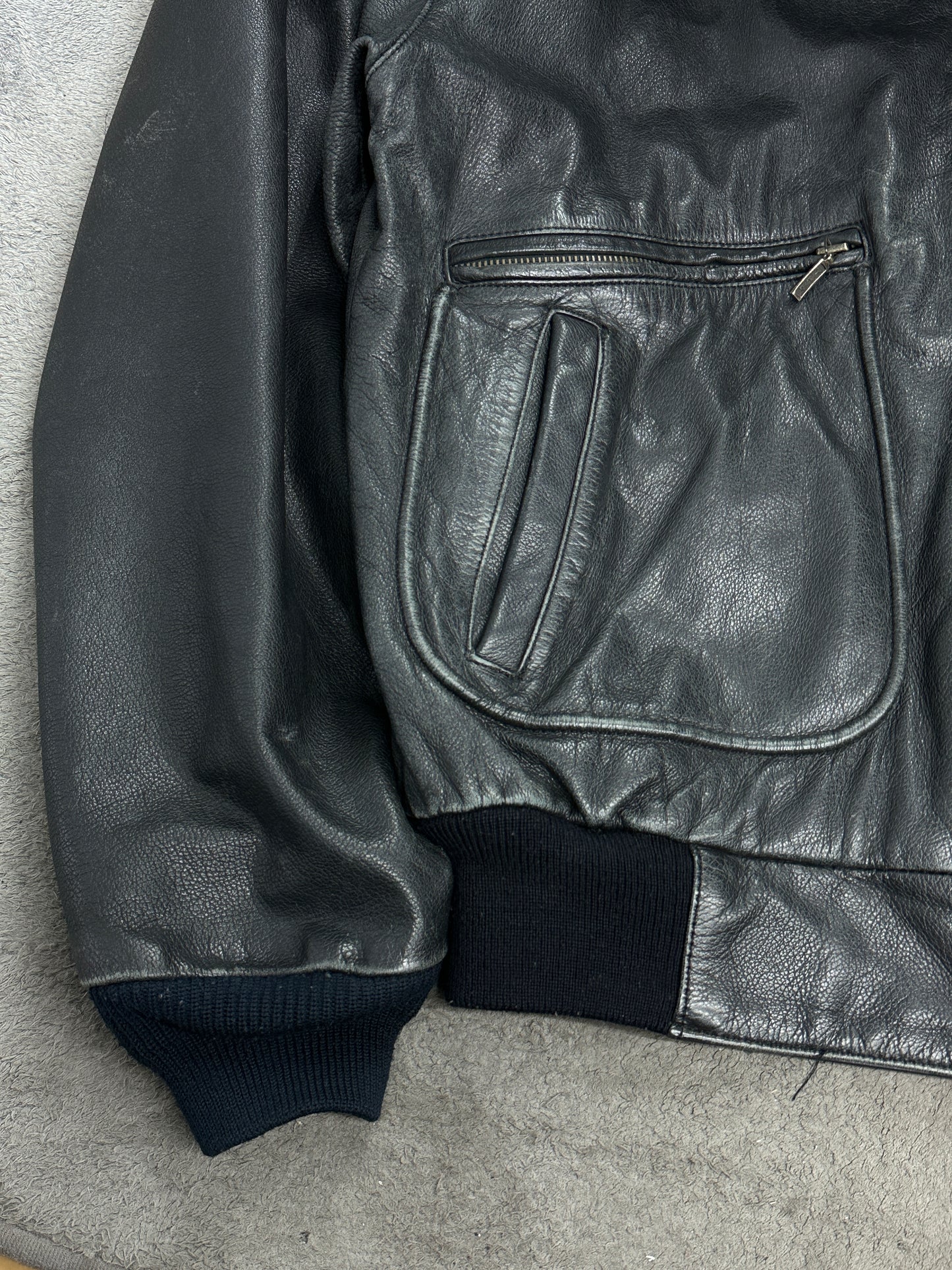 [44] 90s Harley Davidson A-2 Leather Jacket