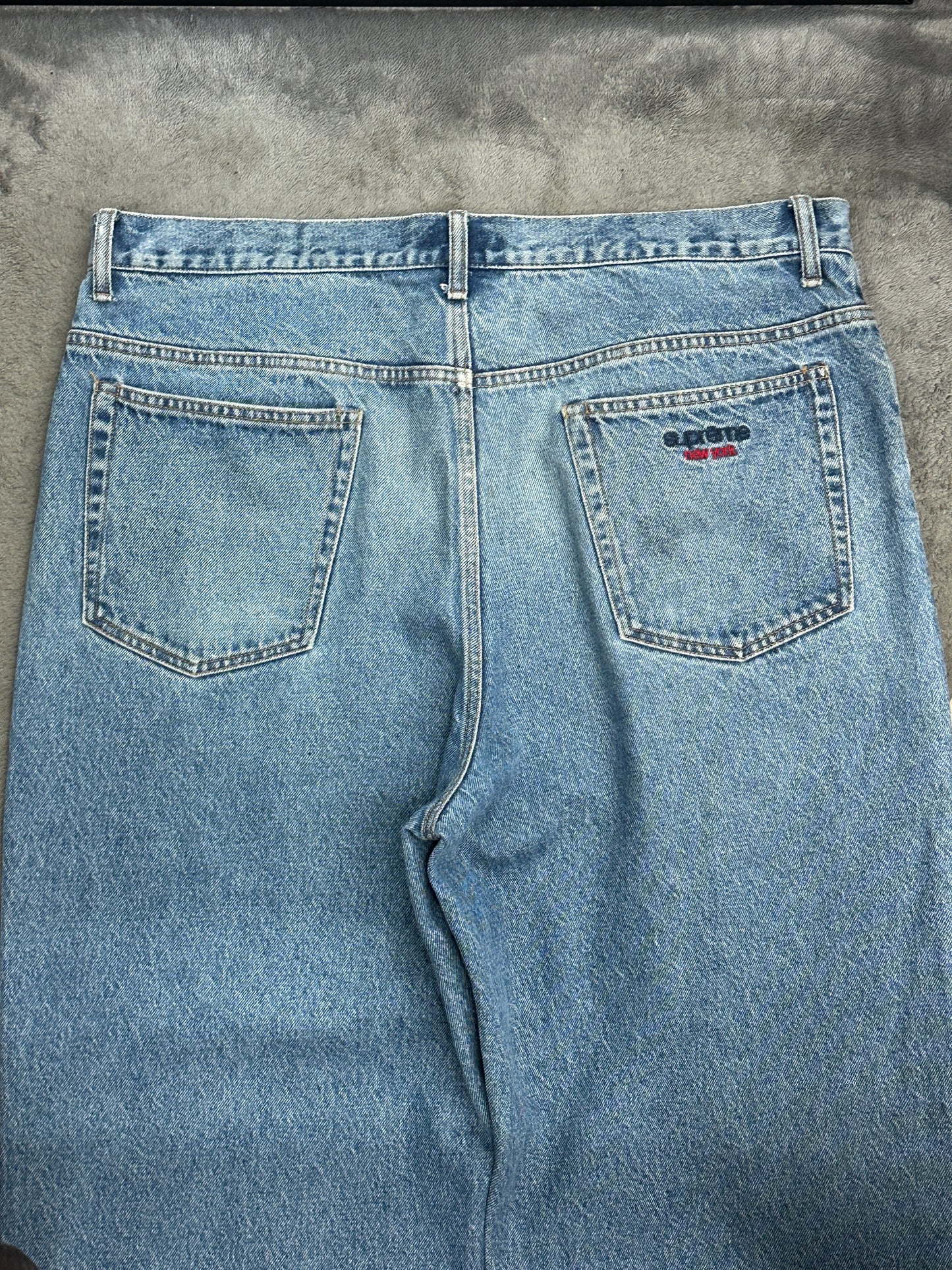 [36] Supreme Baggy Jeans