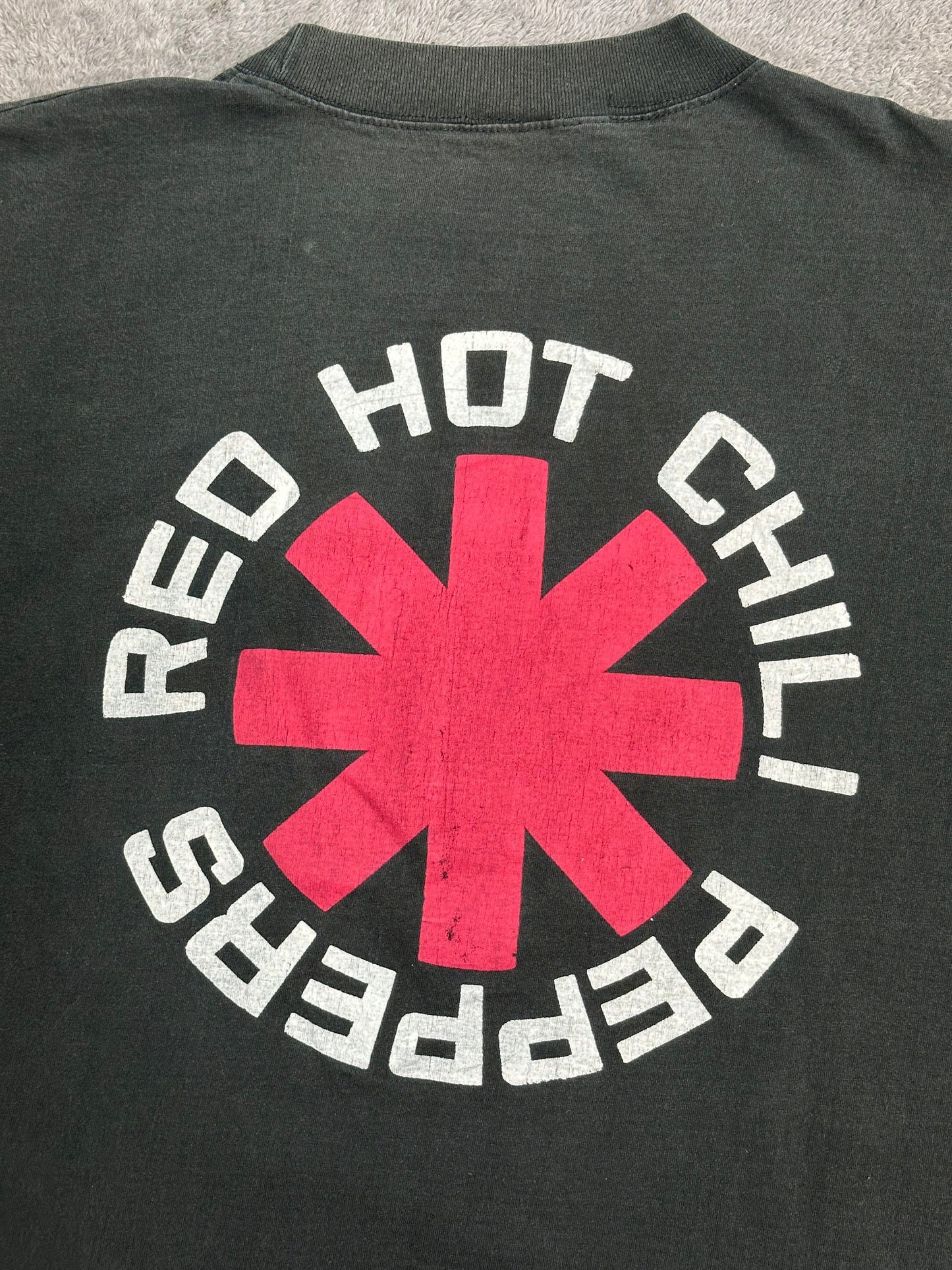 [L] 90s Red Hot Chili Peppers Staff Tee