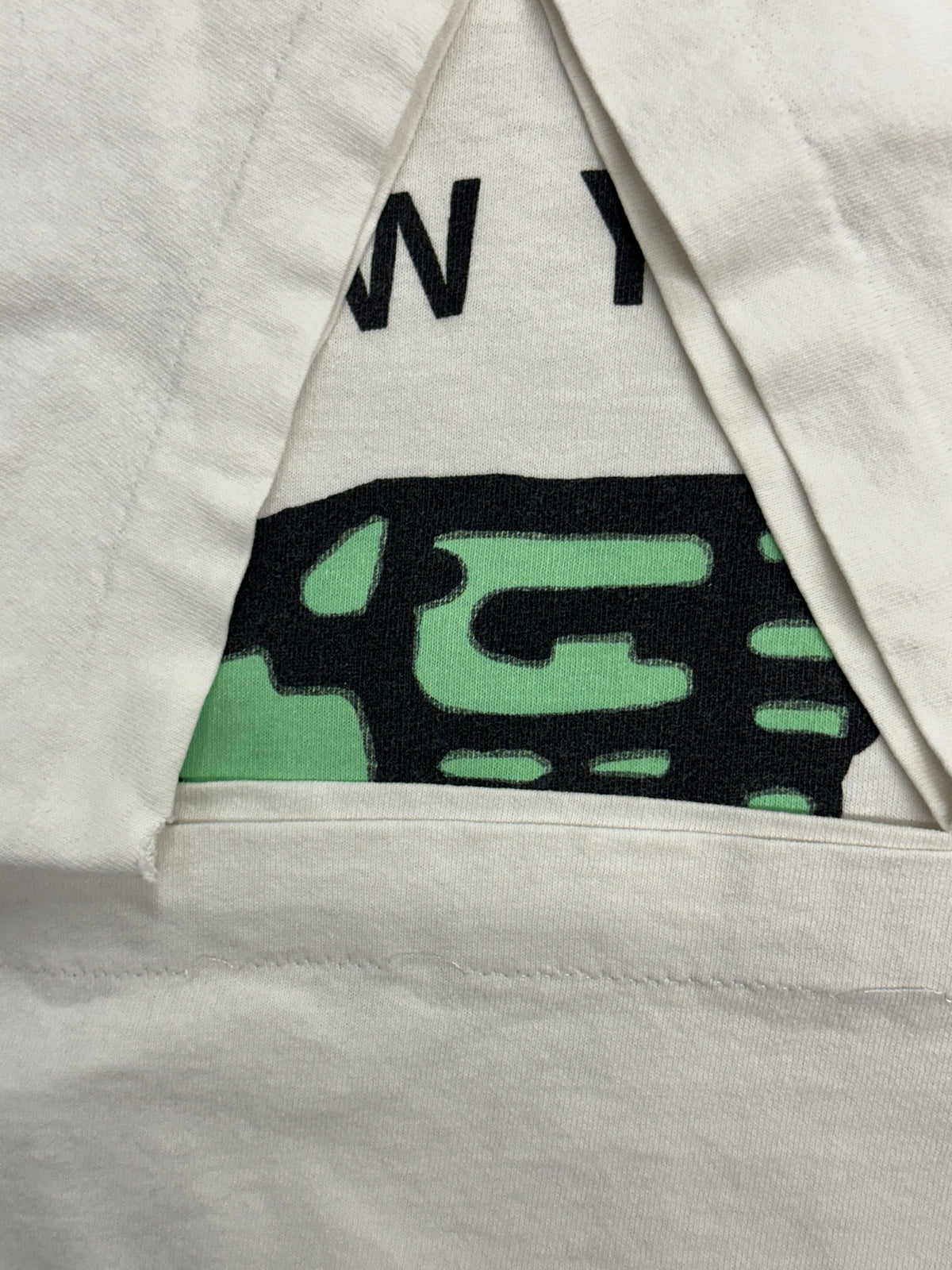 [L] 90s NY It's ain't Kansas Tee