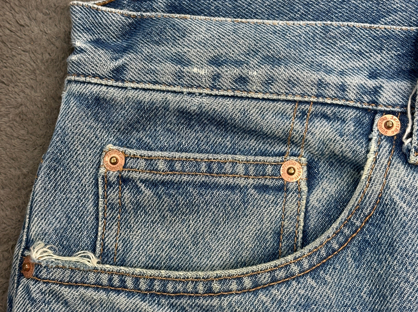 [36] Supreme Baggy Jeans